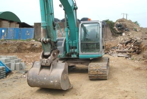 Kobelco SK200 Mack VI Excavatör